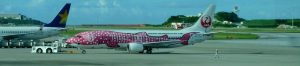 Okinawa Flug-Ankunft am Naha Airport in Okinawa, Japan